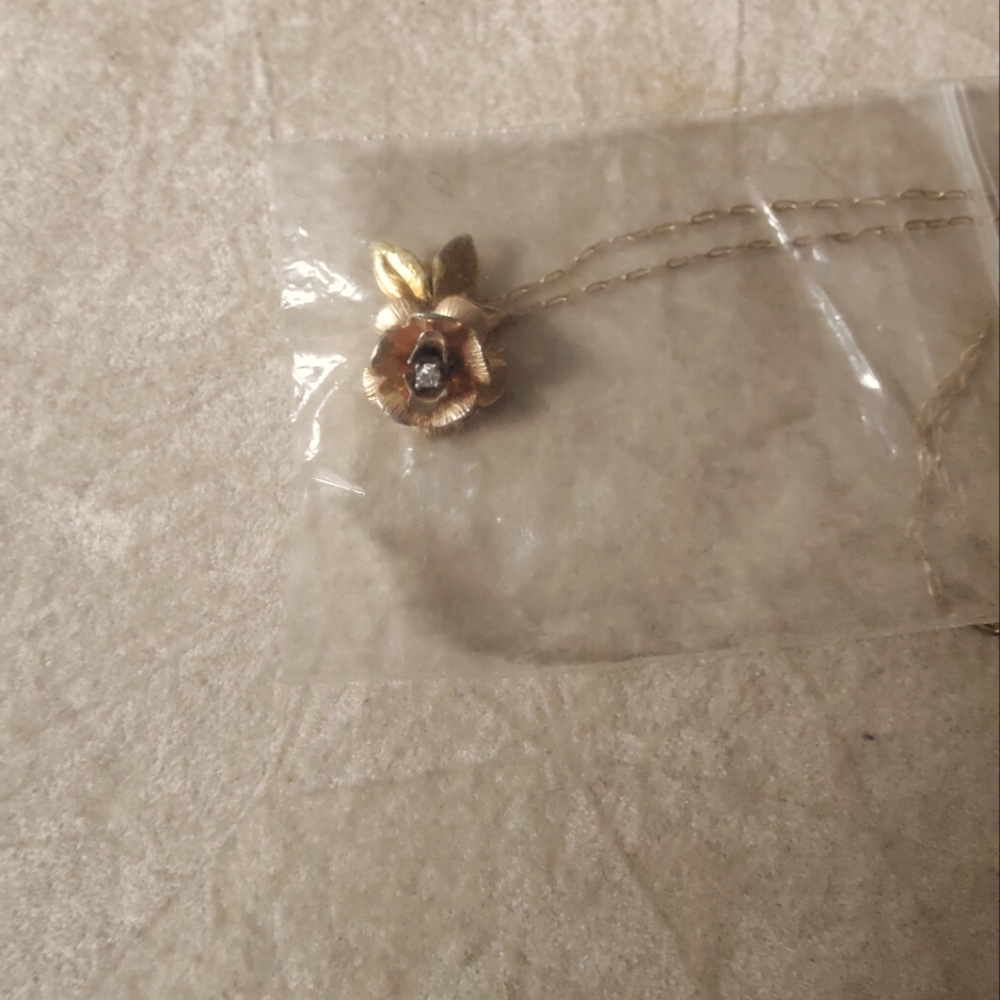14k Gold /Diamond Floral Pendant Necklace chain not included